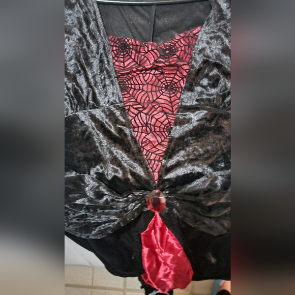 Vampire costume - Picture 11 of 15